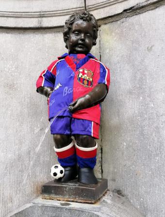 Manneken-Pis en footballeur du FC Barcelona